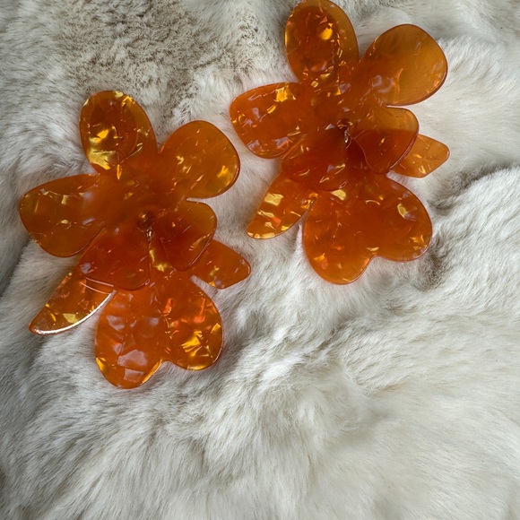 Acrylic flower Drop Earrings (new) - Picture 3 of 4